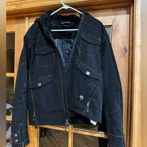 Mountain Hardware Women’s Large Black